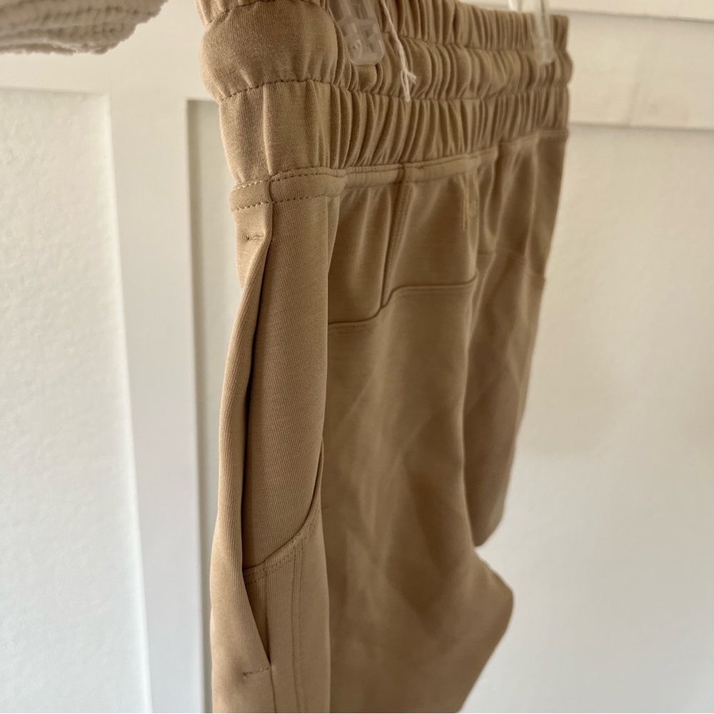 Lululemon Athletica Women's 4 Athletic Shorts. - Picture 6 of 7
